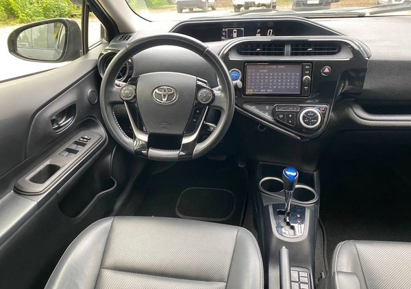 Toyota Prius cena 52999 przebieg: 69000, rok produkcji 2019 z Warszawa małe 562